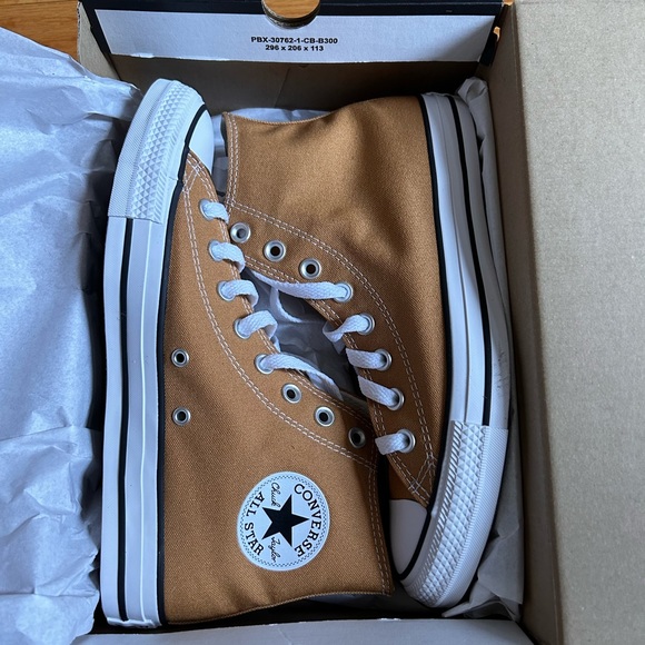 NWT converse chuck taylors - Picture 3 of 4